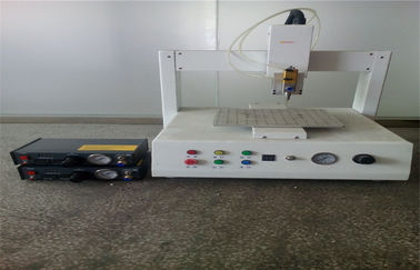 Máquina distribuidora AC110 220V 300W da colagem de alta velocidade da linha central da precisão 3