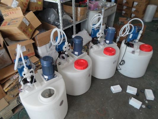 Sistema/equipamento de dose químicos automáticos para o tratamento da água, ajuste do PH